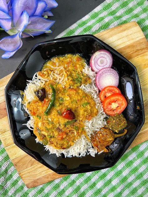 Cyra & Farhan on Instagram: “Khatti Daal Chawal 😋 Daal Chawal is a comfort meal in summers. Yay or nay? Love having it with Pickle, Chutney& Salad😍 So here’s how I…” Daal Chawal Aesthetic, Daal Chawal Photography, Daal Chawal Pic, Daal Chawal Snap, Daal Chawal Recipe, Daal Chawal Snapchat, Dal Chawal Snap, Dal Chawal Snapchat, Daal Chawal