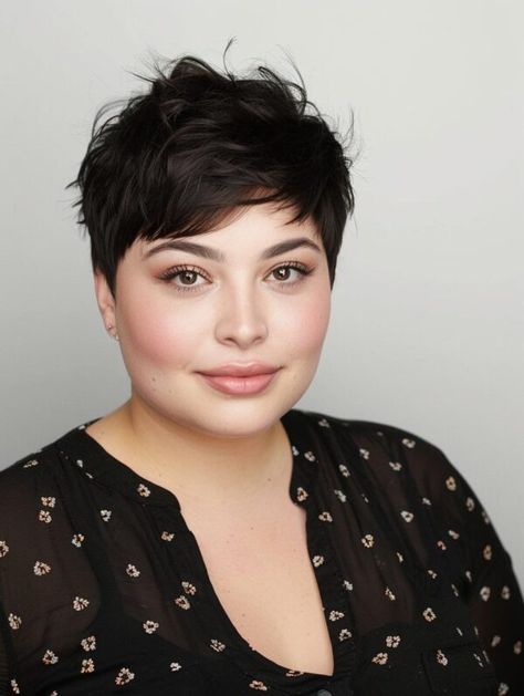 Short Hair On Plus Size Women, Haircut For Chubby Face Plus Size, Pixie Cut Chubby Face, Plus Size Pixie Haircut, Plus Size Short Hair, Short Hair Round Face Plus Size, Short Hair Plus Size, Straight Bob Haircut, Chubby Face Haircuts