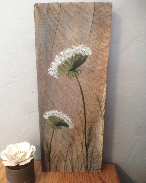 Barnwood Art Ideas, Diy Rustic Painting, Rustic Paintings On Wood, Art On Planks Of Wood, Flower Wood Painting, Old Wood Projects Rustic, Farmhouse Canvas Art Diy Easy, Painting On Reclaimed Wood, Painting On Barnwood