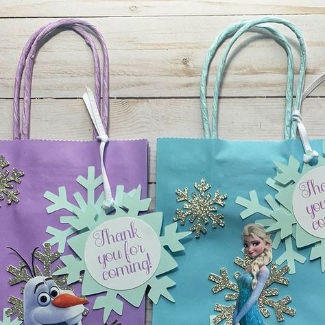 Jess✨ | Custom Kid Party Decorations🎉 on Instagram: "Frozen favor bags are also available as a custom order❄" Frozen Goodie Bag Ideas, Frozen Candy Bags, Frozen Gift Bags, Frozen Favor Bags, Frozen Party Bags, Frozen Favors, Frozen Party Favors, Frozen Themed Birthday Party, Favors Diy