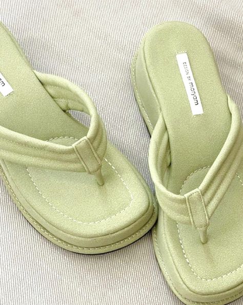 Flip Flops Aesthetic, Pantone Green, Colour Aesthetic, Manga Clothes, Van Color, Cute Headers, Photo Edited, Aesthetic Shoes, Faded Denim