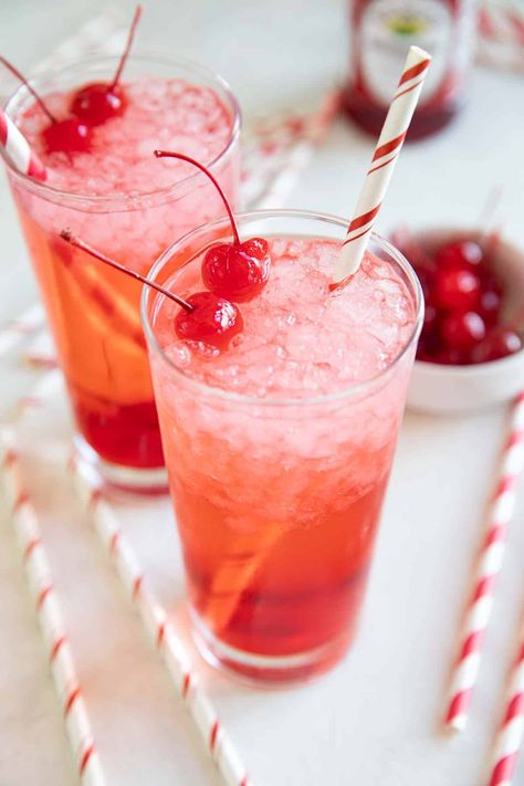 Sherly Temple Drink Aesthetic, Christmas Shirley Temple Drink, Sherlie Temple Drink, Sheryl Temple Drink, Spiked Shirley Temple, Sherly Temple Drink Recipe For Kids, Sweet 16 Drinks, Shirley Temple Drink Aesthetic, Shirley Temple Aesthetic