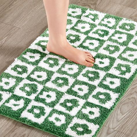 PRICES MAY VARY. -- CUTE BATH MAT BATHROOM ADDITIONS -- The checkered design on this checkerboard bathroom rug gives your house a retro atmosphere. For a modern take of the traditional design abstract flower design are added to the plaid pattern which gives a finishing touch to any space. -- NON SLIP FLORAL BATH RUG -- Has upgraded the boho bathroom mat anti-skid features, adding thousands of anti-skid points on the back of the holiday area rug to prevent it from slipping or folding over when st Colorful Bathroom Decor Ideas, Checkerboard Bathroom, Flowers Bathroom, Funky Bathroom, Funky Aesthetic, Green Bath Mat, Aesthetic Bath, Flower Bath Mat, Bath Runner