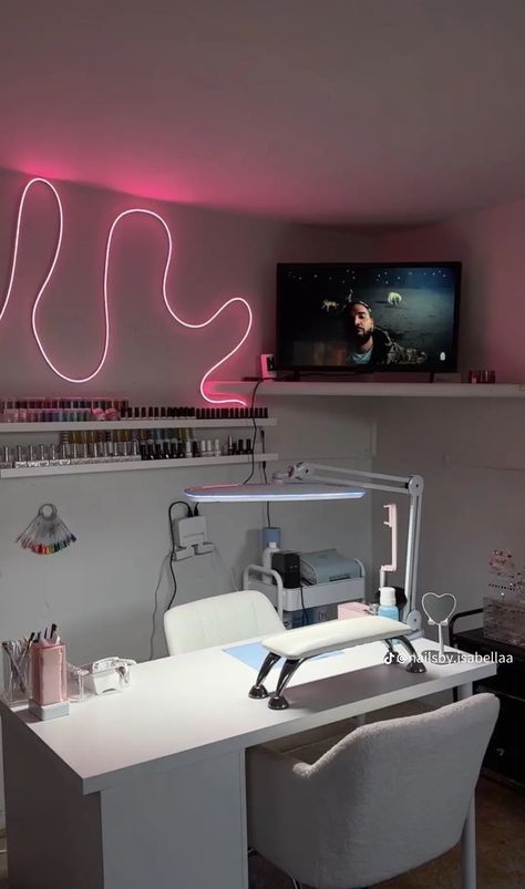 Nail Technician Room Ideas, Nail Desk Inspiration, Room Nails Salon, Nail Lash Room, Nail Room Black And White, Nail Salon Suite Decor Ideas, Mail Tech Room, Nail Room Decor Ideas Black, Nail Room Design Ideas