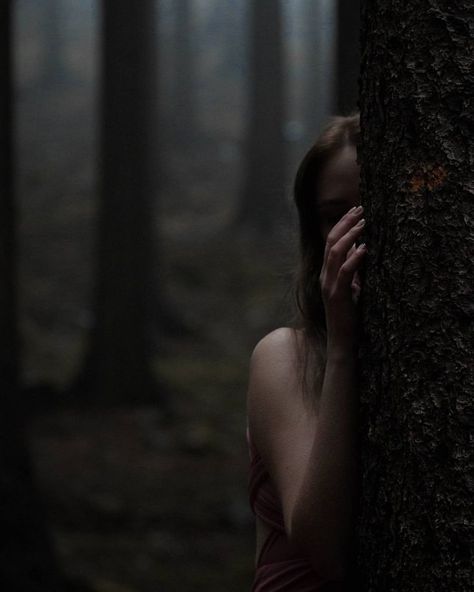 #photo #photographer #photography #phototheday #women #beautifulwomen #forest #forestnymph #model #photosession #session #sesja… Eerie Photography, Nature Photoshoot, Moody Photography, Woods Photography, Forest Photos, Night Forest, Outdoor Photoshoot, Forest Photography, Fall Photoshoot