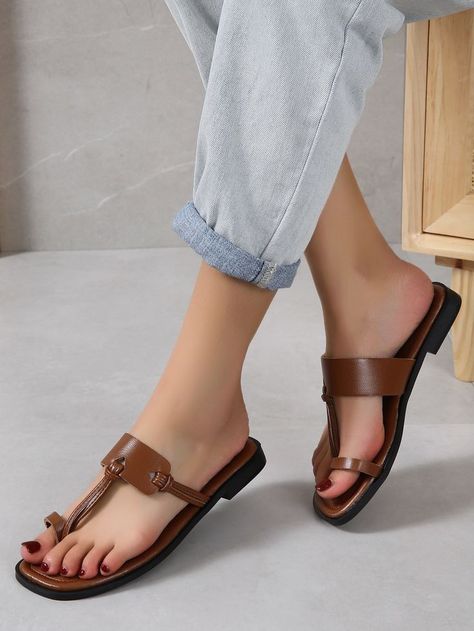 Thong Sandals Outfit, Knot Decor, Pretty Sandals, Modern Sandals, Fashion Shoes Sandals, Video Tiktok, Comfort Shoes Women, Sandals Outfit, Beautiful Sandals