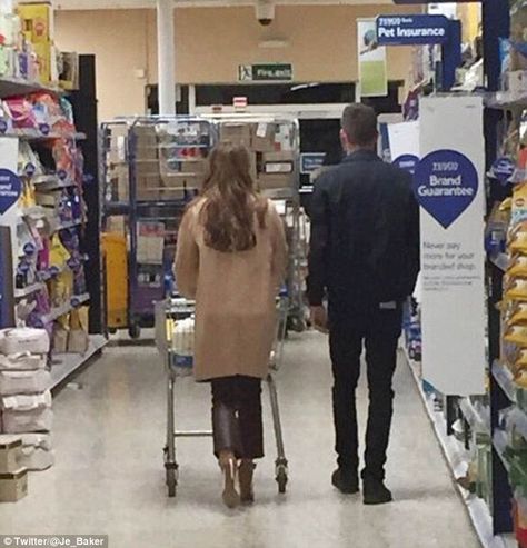 Pictured: New couple Liam Payne and Cheryl Fernandez-Versini appeared to have been spotted together doing grocery shopping on Saturday night Huge Sunglasses, One Direction Liam Payne, Shopping Together, Cheryl Fernandez Versini, Cheryl Cole, Secret Relationship, Liam James, New Couple, Super Rich Kids