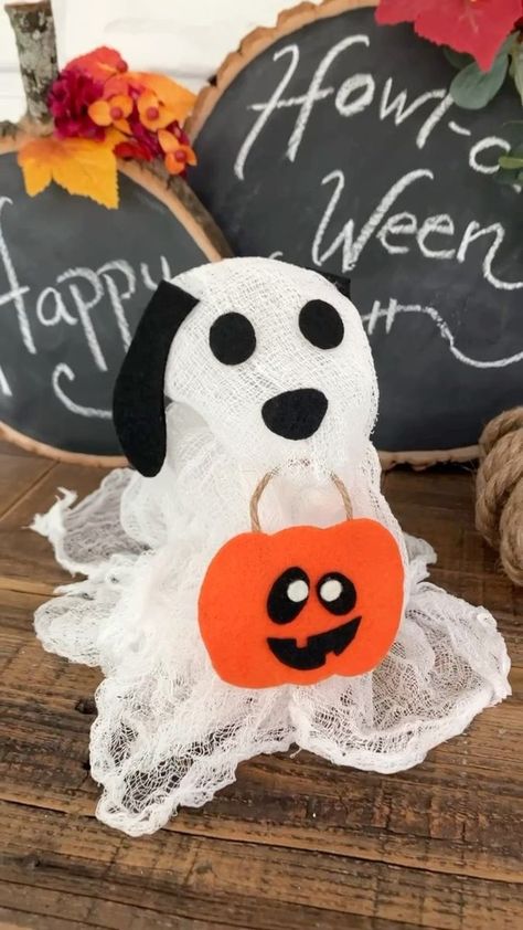 Dog Halloween Decorations, Cheesecloth Ghost, Dog Ghost, Ghost Diy, Dog Skeleton, Diy Halloween Wreath, Dollar Store Halloween, Manualidades Halloween, Halloween Crafts Decorations