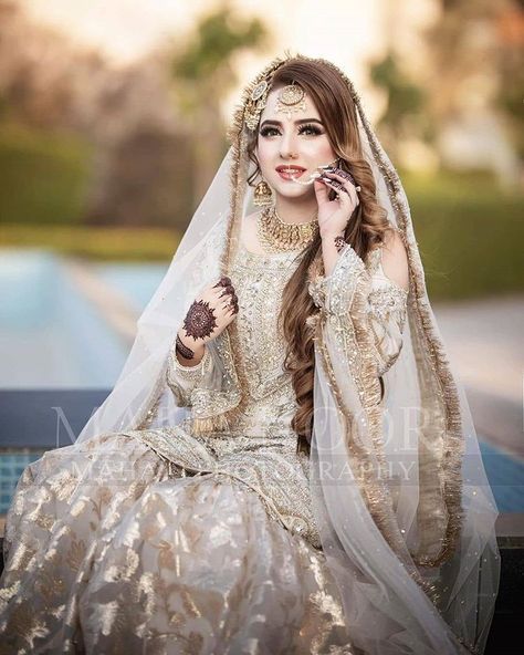 Dulha & Dulhan on Instagram: “Inbox us for your bridal makeup, dress designing, photography inquiries, shoutouts & promotions. WhatsApp +44 7515 114331 Follow…” Nikkah Bride Pakistan, Pakistani Nikkah Bride, Nikkah Bride Dress, Nikkah Bride, Nikah Dress, Pakistani Bridal Makeup, Nikkah Dress, Indian Wedding Hairstyles, Bridal Dresses Pakistan