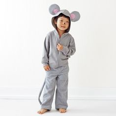 DIY, no-sew Halloween Costumes for Kids. This mouse costume can be completely no-sew if you use a hot glue gun. Easy Halloween Costumes For Kids, Diy Kids Halloween Costumes, Homemade Halloween Costumes For Kids, Charlotte Web Costume, Nursery Rhyme Costume, Easy Homemade Halloween Costumes, Sew Halloween, Rat Costume, Sew Halloween Costume