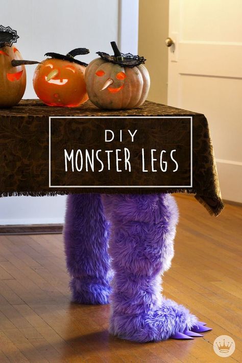 Pernas de monstro para as mesas. Diy Halloween Dekoration, Dulceros Halloween, Diy Monsters, Halloween Decor Diy, Hallowen Ideas, Halloween Party Decorations, Monster Birthday Parties, Diy Halloween Decor, Adornos Halloween