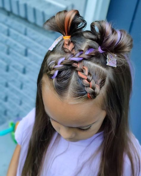 This vibrant hairstyle combines playful braiding techniques with colorful rubber bands for a bold and creative look. Ideal for kids who want to express themselves, these braids add personality and fun to their everyday style. Easy to maintain and long-lasting, this is the perfect choice for children looking for a hairstyle that stands out. Easy Winter Hairstyles, Braiding Techniques, Braided Pigtails, Casual Braids, Creative Look, A Hairstyle, Pigtail Braids, Add Personality, Winter Hairstyles