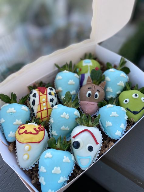 Toy Story Strawberry Ideas, Monster Inc Strawberries, Bluey Chocolate Covered Strawberries, Toy Story Chocolate Covered Strawberries, Toy Story Strawberries, Disney Chocolate Covered Strawberries, Toy Story Desserts, Toy Story Party Food, Disney Movie Night Food