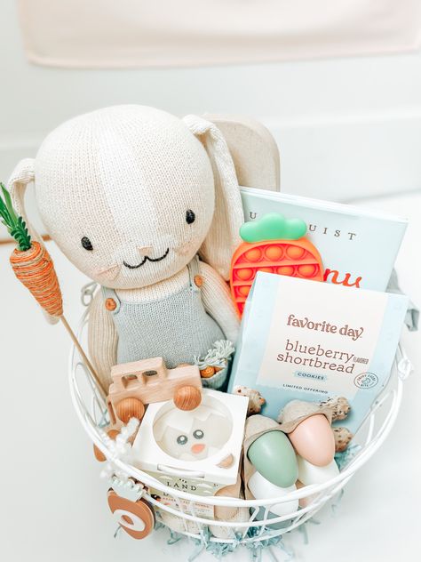 Montessori Easter Basket, Newborn Easter Basket, Boys Easter Gifts, Easter Basket Toys, Creative Easter Baskets, Boys Easter Basket, Baby Easter Basket, Baby Easter Gifts, Baby Boy Easter