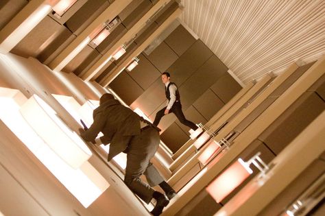 JGL beating up the bad guys.  #inception Inception Film, Inception Movie, Chris Nolan, Tom Berenger, Movies Scenes, Gordon Levitt, Tv Scenes, Damien Chazelle, Ellen Page