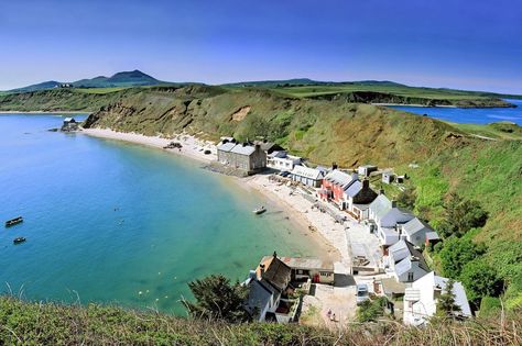 21 hidden beaches whose beauty will blow you away Porth Dinllaen, Nefyn Pembrokeshire Coast Path, Welsh Coast, Wales Beach, Pembrokeshire Coast, Wales Travel, Visit Wales, Beach Images, Hidden Beach, Snowdonia