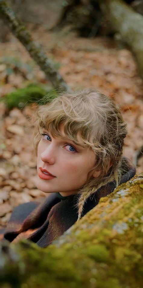 #evermore #swiftie Taylor Swift 壁紙, Taylor Swift Evermore, Taylor Swift Photoshoot, Taylor Swift Fotos, Taylor Swift Images, Photos Of Taylor Swift, Taylor Swift Cute, Estilo Taylor Swift, Taylor Swift Posters