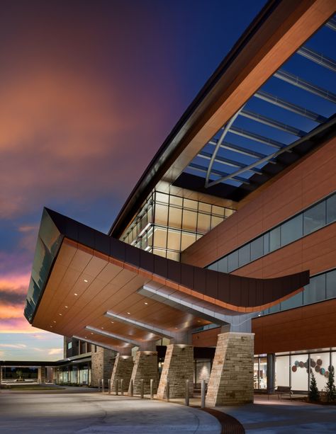 Hospital Facade, Hospital Design Architecture, Longs Peak, Modern Hospital, Commercial Design Exterior, Longmont Colorado, Hospital Architecture, Healthcare Architecture, Best Modern House Design