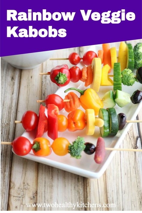 Veggies and dip? An absolute must-have at every party and summer picnic! But these easy Rainbow Veggie Kabobs are so much more fun than a plain-old veggie tray! Just like your fave fruit kabobs … but with garden-fresh veggies! A great summer project for the kiddos, too – they’ll scarf down that farm market bounty in no time! Veggie Kabobs Raw, Rainbow Veggie Skewers, Veggies And Dip, Veggie Kebabs, Veggie Kabobs, Veggie Cups, Eat More Veggies, Vegetable Kabobs, Fruit Kebabs