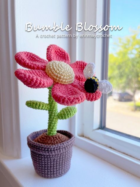 Flor Tejida Amigurimi Blossom Crochet, Mario Crochet, Snowman Mugs, Pola Amigurumi, Yarn Tail, Happy Flowers, Pink Yarn, Single Crochet Stitch, Crochet Flower Patterns