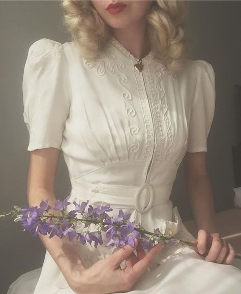 Ida Catherine @idacath on Instagram 1940s Inspired Wedding Dress, 40s Dresses Vintage, Vintage Clothes 1940s, 1940 Dress, Mode Retro, Dress Pleated, غرفة ملابس, Retro Mode, Dress Cream