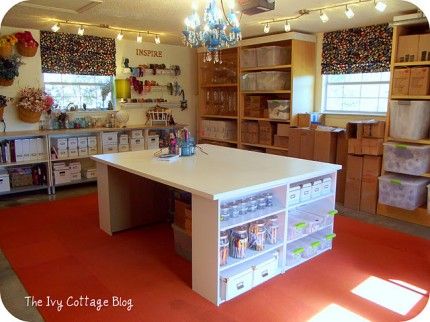 Like the center island work table Craft Table Diy, Hollow Core Doors, Dream Craft Room, Craft Room Design, Diy Casa, Scrapbook Room, Craft Room Storage, Craft Room Office, Sewing Rooms