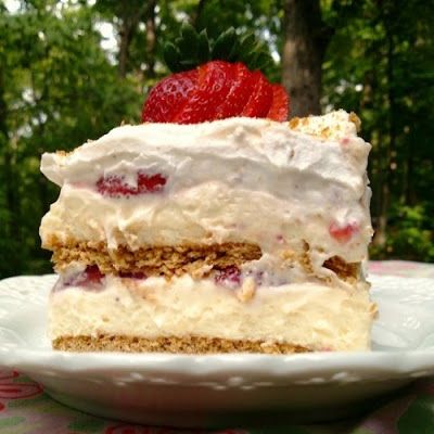 Strawberry Cream Cheese Icebox Cake, Cream Cheese Icebox Cake, Layered Dessert Recipes, Graham Cracker Recipes, Icebox Cake Recipes, Biscuits Graham, Coconut Dessert, Cheesecake Pudding, Torte Cupcake