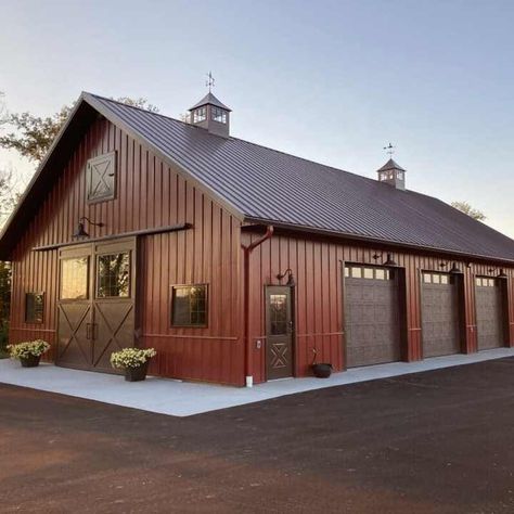 Workshop Exterior Design, Residential Steel Buildings, Steel Garage Buildings, Warehouse Workshop, Home Oasis, Small Barn House, Steel Workshop, Winter House Exterior, Metal Shop Building