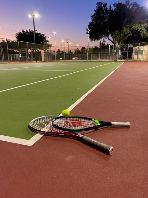 Sunset Summer Aesthetic, Mode Tennis, Tennis Lifestyle, Tennis Pictures, Tennis Photos, Tennis Aesthetic, Tennis Life, Tennis Team, Lawn Tennis