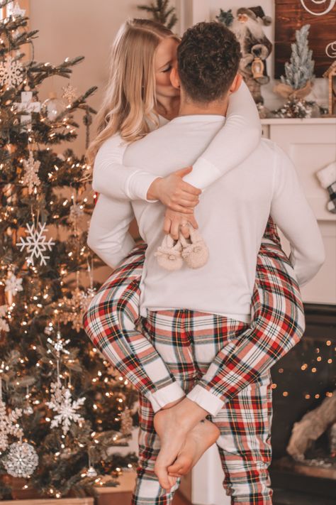 Christmas Photoshoot Baby Announcement, Holiday Pregnancy Photos, Christmas Baby Announcement To Parents, Christmas Pregnancy Announcement Photoshoot, Holiday Maternity Photoshoot, Christmas Maternity Pictures At Home, Christmas Tree Pregnancy Announcement, Baby Announcing Ideas Christmas, Christmas Baby Announcement To Family