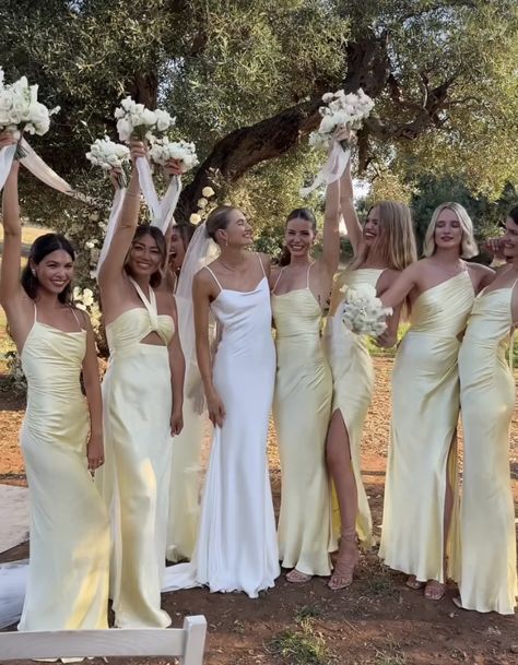 Maid Of Honor Dresses, Prom Inspo, Yellow Bridesmaid Dresses, Maid Of Honour Dresses, Yellow Bridesmaids, Dream Wedding Ideas Dresses, Yellow Wedding, Wedding Mood, Dreamy Wedding