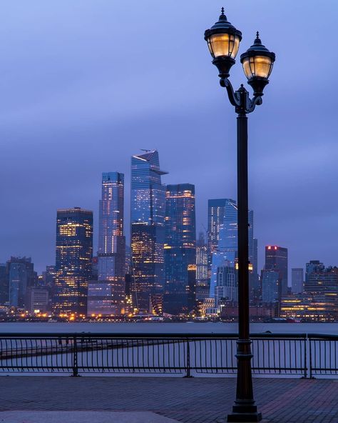 Hoboken Waterfront Park provides best views some of the best views of NYC Hoboken New Jersey, Nyc Park, Scenery Photography, Nyc Aesthetic, Nyc Life, Still Photography, Pretty Photos, Atlantic City, American Cities