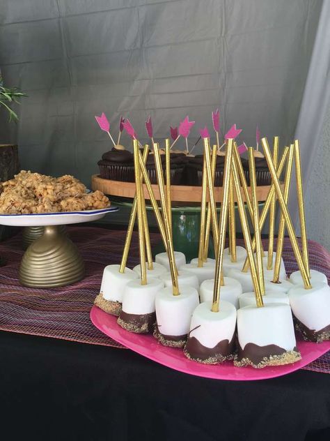 Glamping Sweet 16 Birthday Party, Glamping Themed Birthday Party, Rv Birthday Party Ideas, Glamping Cake Ideas, Glamping Theme Party, Kids Glamping Party, Glamping Bday Party Ideas, Backyard Glamping Birthday Party, Glamping Party Ideas For Girls Sleepover