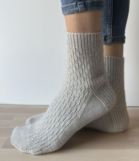 Ravelry: Seasalt Socks by Maya Macdonald Socks Ideas, Knit Inspiration, Cashmere Socks, Sock Knitting, Hand Knit Socks, Magic Loop, Socks Pattern, Sock Knitting Patterns, Knitted Socks