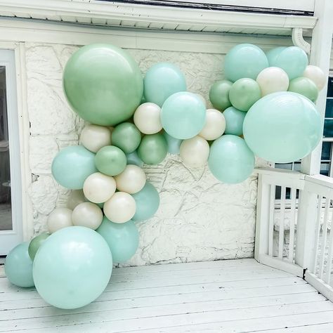 Aquamarine Party Decorations, Mint Green Balloon Garland, Mint Green Birthday Decorations, Mint Green Birthday, Green Balloon Arch, Green Balloon Garland, String Balloons, Teal Balloons, Balloon Wreath