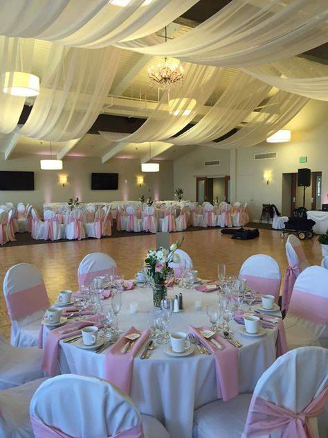 Pink & White theme- Knollwood Country Club Pink White Sweet 16, Quinceanera Hall Decorations, Pink Quince Theme Decorations, Spring Quinceanera Theme, Sweet Sixteen Venues, Small Quince, Debut Decorations, Pink Quince Theme, 18th Debut