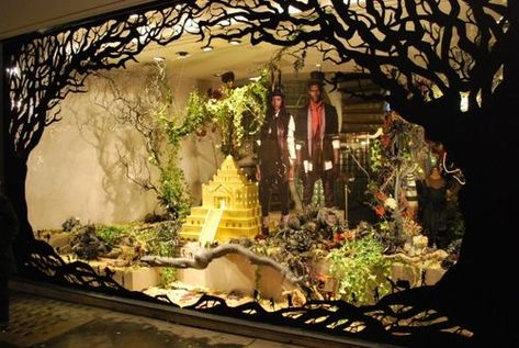 1000+ images about Store Window on Pinterest | Window Displays ... Winter Window Display, Christmas Shop Window, Holiday Window Display, Christmas Window Display, Store Window Displays, Winter Window, Halloween Window, Diy Bricolage, Store Windows