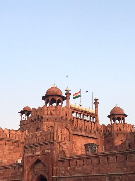 Red Fort Aesthetic, India Tiranga, Family Shayari, Delhi Photos, Adventures Aesthetic, Delhi Aesthetic, Red Fort Delhi, Cities Aesthetic, Snapchat Memories