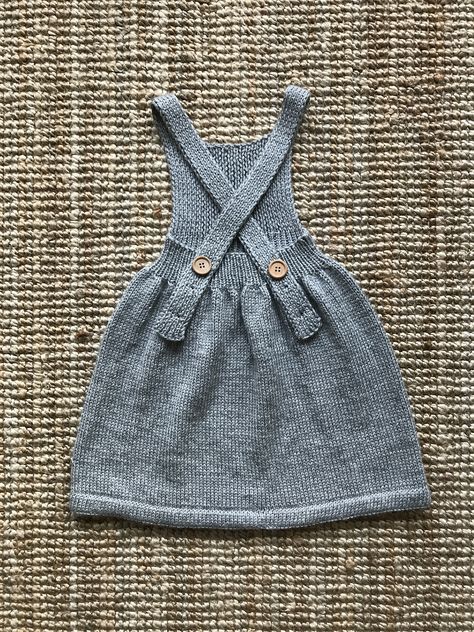 Ravelry: Theodora's Pinafore Dress by Paula Leme Knit Pinafore Dress Pattern, Pinafore Dress Pattern, Pinafore Skirt, Girls Pinafore, Knitted Jumper Dress, Knit Baby Dress, Baby Dresses, Pinafore Dress, Knitting For Kids