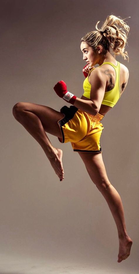 Boxing Action Shots, Kickboxing Reference, Adriana Character, Dynamic Poses Reference Woman, Martial Arts Pose Reference, Female Fighter Pose Reference, Martial Art Poses Reference, Boxing Stance Reference, Women Action Poses