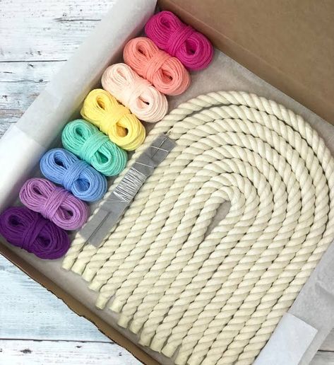 Diy Rainbow Wall, Sewing Measurements, Rainbow Macrame, Rainbow Keychain, Macrame Rainbow, Rainbow Wall Hanging, Diy Rainbow, Diy Macrame, Star Diy