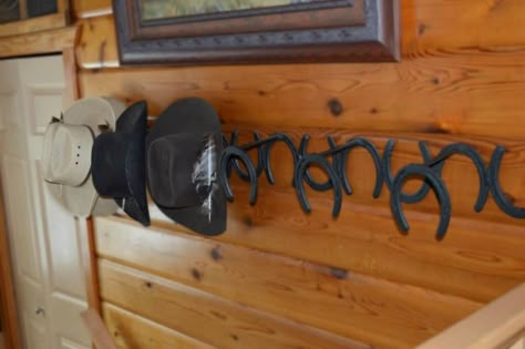 Hat rack Horseshoe Boot Rack Ideas, Homemade Cowboy Hat Rack, Diy Cowboy Hat Rack, Cowboy Hat Hanger, Hat Rack Ideas, Diy Hat Rack, Cowboy Hat Rack, Hanger Ideas, Welding Crafts