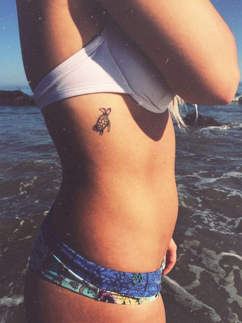 Tattoo Beautiful Turtle Tattoos, Sea Turtle Tattoo Rib Cage, Sea Turtle Rib Tattoo, Turtle Tattoo On Ribs, Turtle Rib Tattoo, Mini Turtle Tattoo, Tattoo Tortuga, Cactus Tattoo Small, Tat Placement