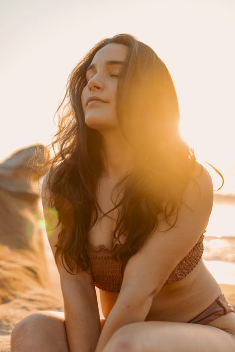 La Jolla Photoshoot, Beach Sunset Portrait, Sunset Photoshoot Ideas Golden Hour, Aphrodite Photoshoot, Beach Sunrise Photoshoot, Golden Hour Beach Photoshoot, Sunrise Beach Photoshoot, Seaside Photoshoot, Cinematic Nature