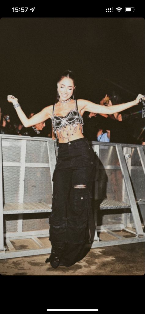 Chill Edm Concert Outfit, Acoustic Outfit Style, Big Gigantic Concert Outfit, Night Lovell Concert Outfit, La La Palooza Outfits, Becky G Concert Outfits Ideas, Concert Outfit Electronic, Coco Jones Concert Outfit, Rave Outfits House