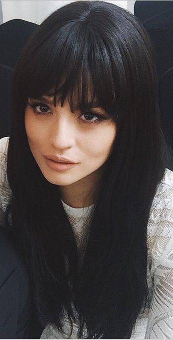 Jet Black Hair With Bangs, Black Hair With Fringe, Black Hair Fringe, Dark Brown Long Hair, Georgina Wilson, Black Hair Bangs, Jennifer Lopez Hair, Jet Black Hair, 90s Models