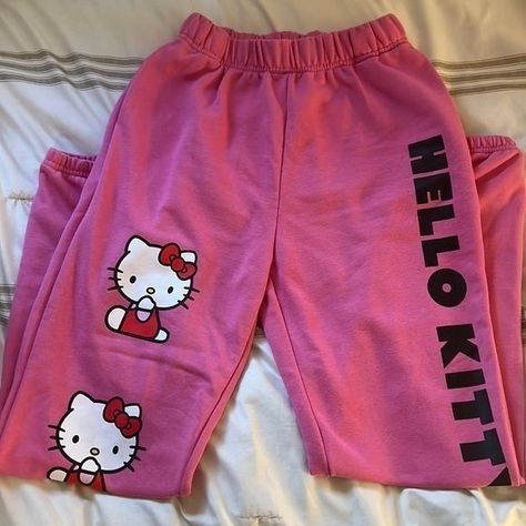 Hello Kitty Baggy Pants, Sweatpants Outfit Pink, Kawaii Sweatpants, Preppy 2023, Shein Hello Kitty, Pink Sweatpants Outfit, Hello Kitty Sweatpants, Aesthetic Sweatpants, Sweatpants Aesthetic