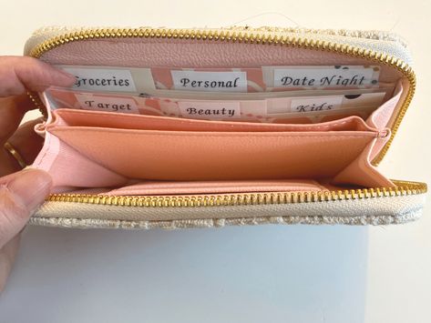 Budgeting Archives - Frozen Pennies Wallet Dividers, Frozen Pennies, Cash Savings, Cash Envelope Wallet, Budgeting System, Cash Wallet, Diy Xmas Gifts, Cash Envelope System, Diy Wallet