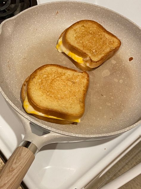 Grill Cheese Aesthetic, Grilled Cheese Sandwich Aesthetic, Grilled Cheese Aesthetic, Sandwiches Aesthetic, Sandwich Aesthetic, Lunch Aesthetic, Abby Jimenez, Easy Grilled Cheese, Cream Cheese Sandwiches