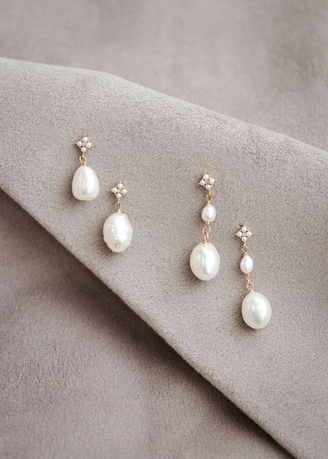 Gold bridal earrings for the style obsessed bride 21 Pearl Drop Earrings Wedding Gold, Pearl Accessories Wedding, Wedding Day Jewelry Brides, Wedding Jewelry Ideas For Bride, Bridesmaid Glam, Wedding Earrings Bride, Pearl Drop Bridal Earrings, Bride Earrings Pearl, Bridal Aesthetic